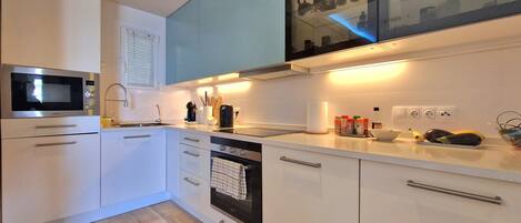 Fridge, microwave, dishwasher, coffee/tea maker