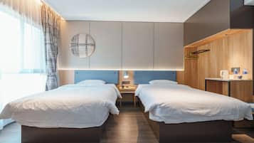 Superior Twin kamer, uitzicht op heuvels | Een bureau, een laptopwerkplek, gratis wifi