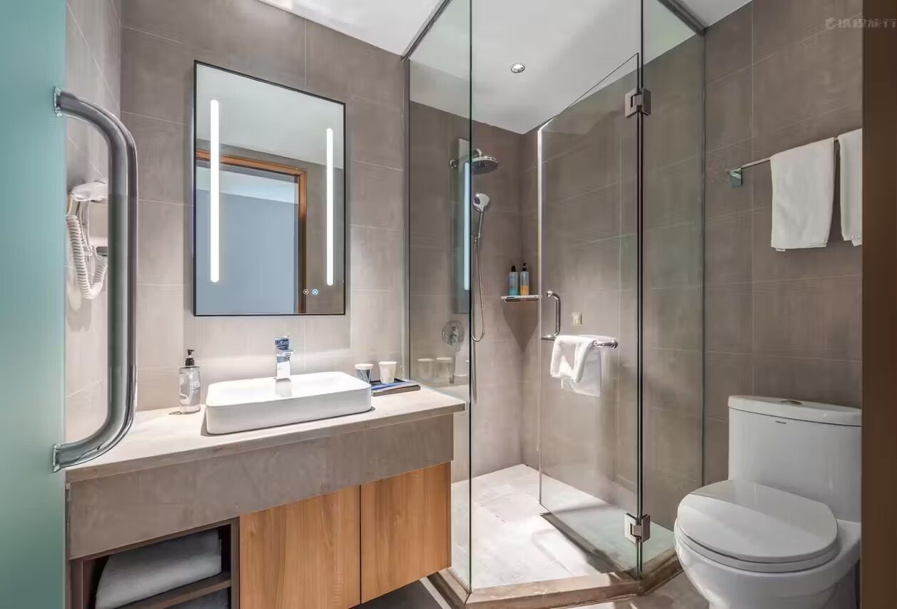 Standard-Zweibettzimmer, Nichtraucher | Badezimmer | Dusche, Haartrockner, Hausschuhe, Handtücher