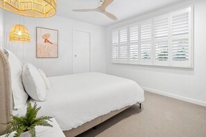 3 Schlafzimmer, Zimmersafe, Schreibtisch, Bügeleisen/Bügelbrett