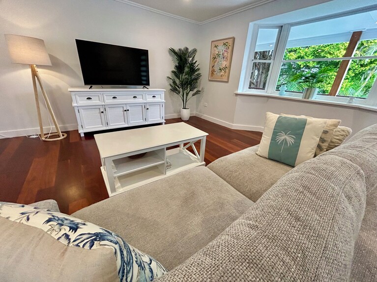 Gorgeous Contemporary Home With Tropical Garden - Collaroy