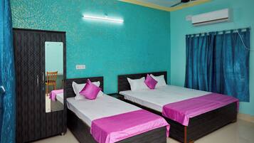 Deluxe Triple Room, Garden View | In-room safe, soundproofing, free WiFi