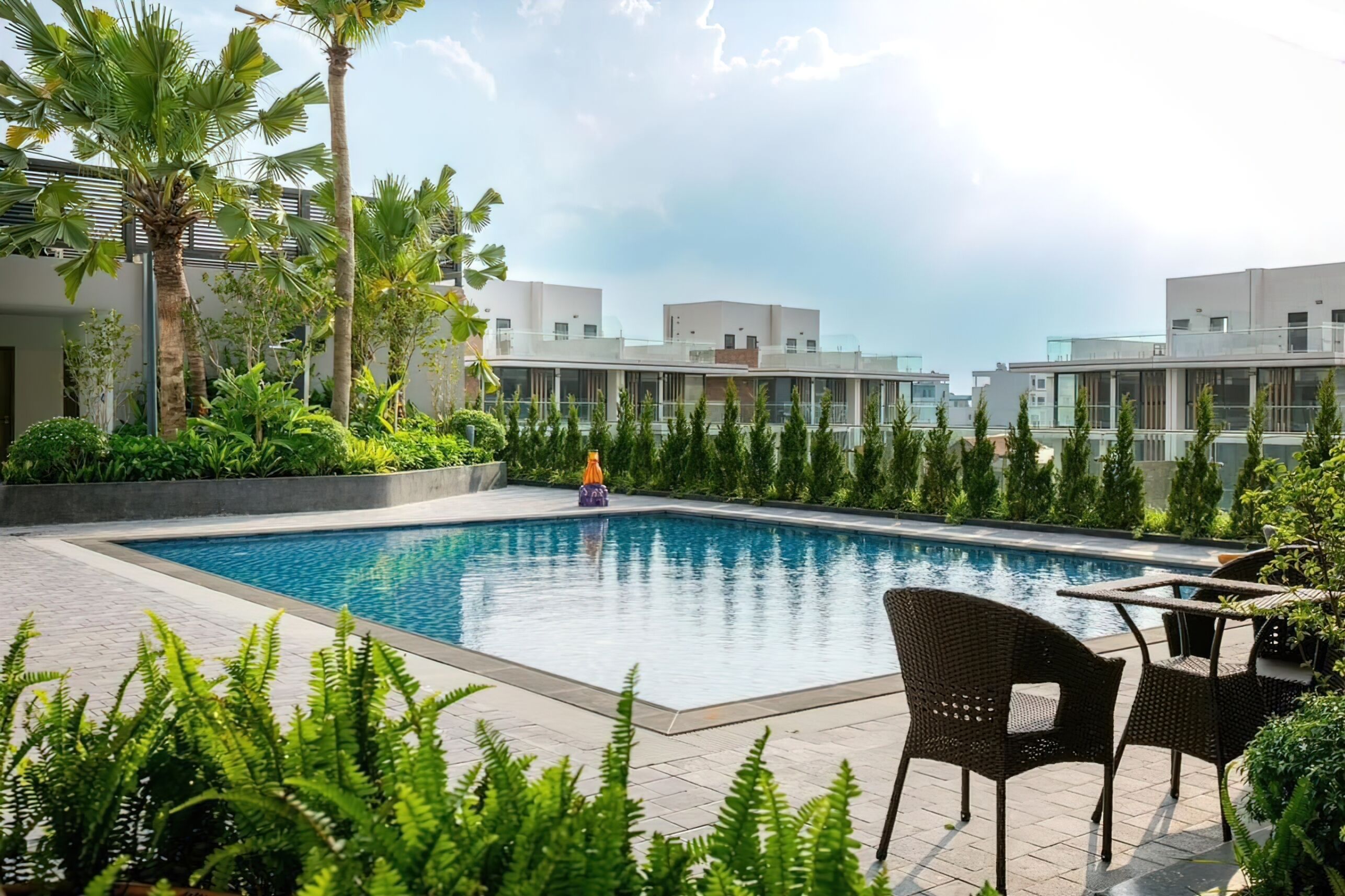 สระว่ายน้ำกลางแจ้ง