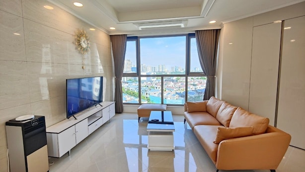 Deluxe Apartment, 3 Bedrooms, Balcony, City View | Living area