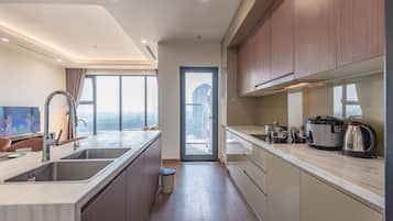 Deluxe Apartment, 3 Bedrooms, Balcony, City View | Private kitchen | Fridge, stovetop, cookware/dishes/utensils