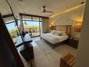 Premium bedding, down duvets, in-room safe, desk - Hotel Mundo Maya Edzná (Tixmucuy)