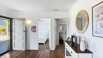 4 bedrooms, iron/ironing board, WiFi, bed sheets