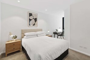2 habitaciones, escritorio, tabla de planchar con plancha y wifi 