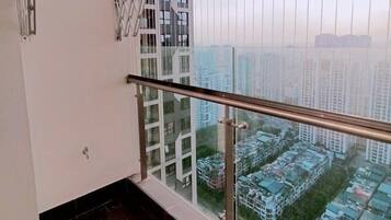 Deluxe Apartment, 2 Bedrooms, Balcony, Courtyard View | City view