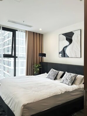 Superior Apartment, 1 Bedroom, Kitchen, City View | Desk, laptop workspace, blackout drapes, soundproofing - The Zenpark Tower - Vinhomes Ocean Park (Hanoi)