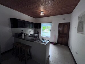 Basic Apartment, 2 Bedrooms, Garden Area | Private kitchen - castaway lodge (Pointe Au Sel)