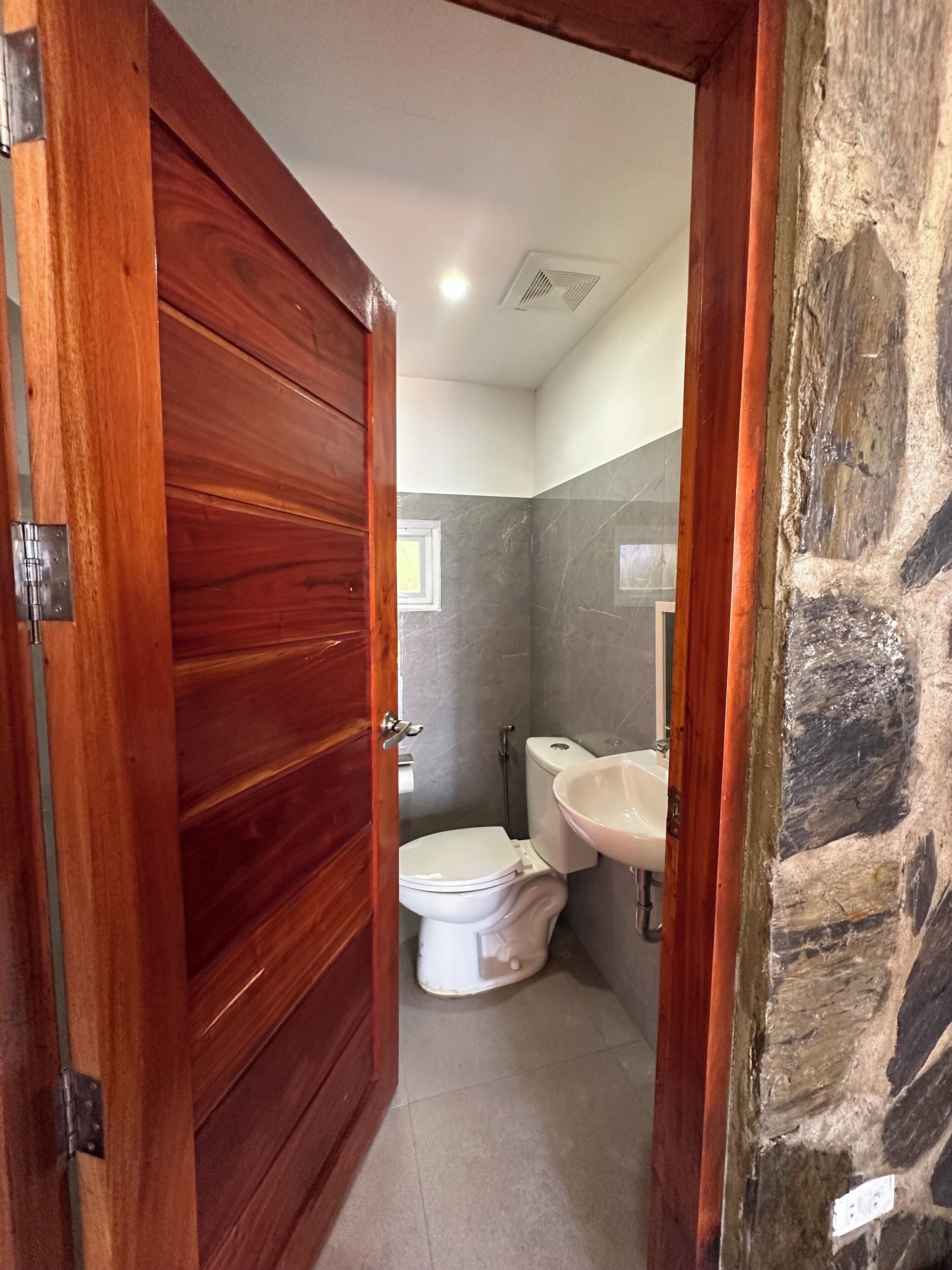 Ducha, bidé, toallas y jabón