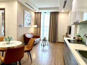 Appartement Supérieur, 2 chambres, cuisine, vue ville | Cuisine privée | Réfrigérateur, plaque de cuisson