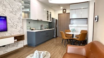Superior Apartment, 2 Bedrooms, Kitchen, City View | Living area