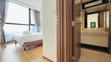 Superior Apartment, 1 Bedroom, Kitchen, City View | Desk, laptop workspace, blackout drapes, soundproofing