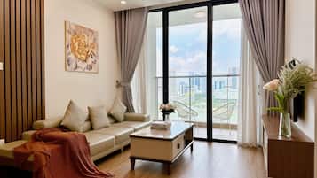 Superior Apartment, 3 Bedrooms, Kitchen, City View | Living area