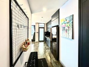 Studio Deluxe, ban công, quang cảnh thành phố | Khu phòng khách | TV LED 42-inch có truyền hình cáp