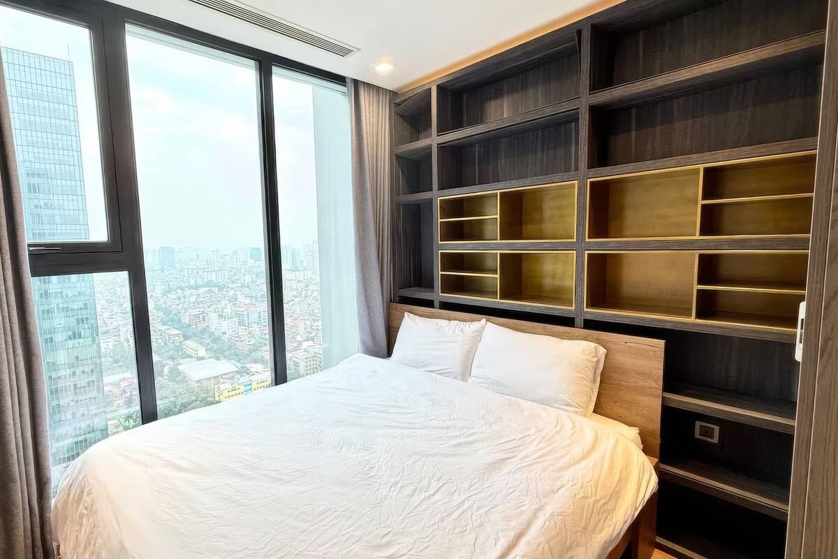 Superior appartement, 2 slaapkamers, keuken, uitzicht op stad | Een bureau, een laptopwerkplek, verduisterende gordijnen