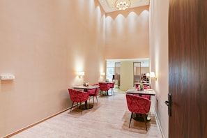 Coffee shop -  Hotel 91 City Centre Sector 52 (Gurugram)