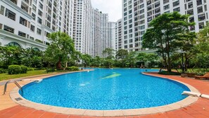 Outdoor pool - Vinhomes Royal City by Emily in Town (Hanoi)