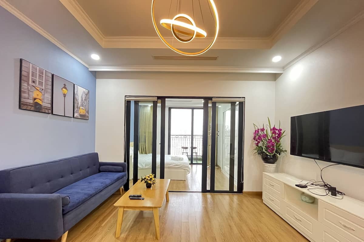 Superior Apartment, 1 Bedroom, Kitchen, City View | Ruang tamu | 42 inci televisyen LED dengan digital