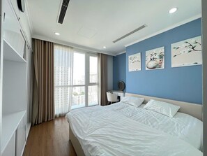 Superior Apartment, 2 Bedrooms, Kitchen, City View - Vinhomes Royal City by Emily in Town (Hanoi)