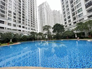 Kolam renang terbuka 