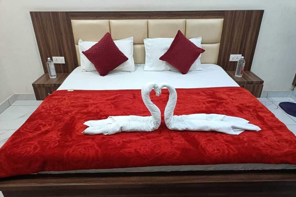 Deluxe Room | Memory foam beds, in-room safe, soundproofing, iron/ironing board