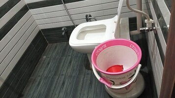 Habitación Deluxe | Baño | Ducha y cabezal de ducha tipo lluvia