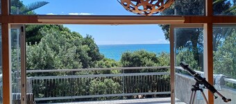 Modern Kiwi family bach right on the beach. Private & pet friendly.