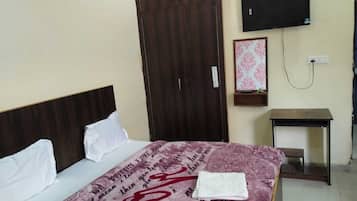 Desk, laptop workspace, soundproofing, free WiFi