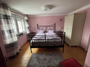 3 Schlafzimmer, Bügeleisen/Bügelbrett, WLAN, Bettwäsche