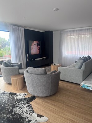 Living area - Charming 3-bedroom house in Waitārere Beach (Waitarere Beach)