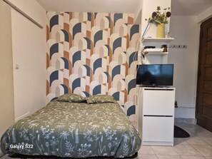 1 chambre, fer et planche à repasser, Wi-Fi, draps fournis