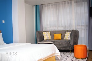 3 habitaciones, tabla de planchar con plancha, wifi y ropa de cama 