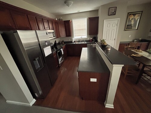 Spacious 5-bedroom house with game room, near downtown Noblesville and Ruoff