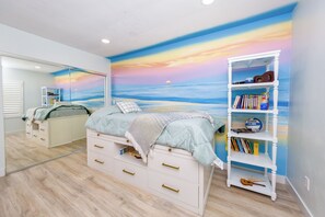 3 bedrooms, iron/ironing board, WiFi, bed sheets - Bright & Cozy 3BR - Walk to Top Spots! (Los Angeles)