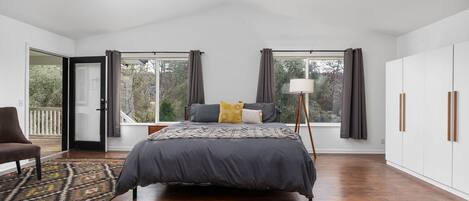 4 bedrooms, iron/ironing board, travel cot, WiFi