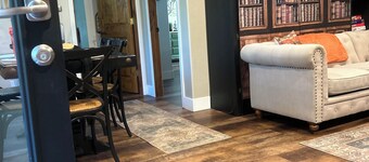 Chalet in the Majestic Redwoods 5 mins to Redwood National parks & Smith River.