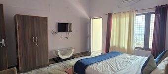 SIDDHI VINAYAK HOTEL AND BANQUET