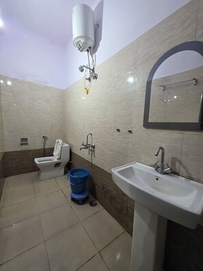 Camera Standard | Bagno | Asciugamani, sapone, carta igienica