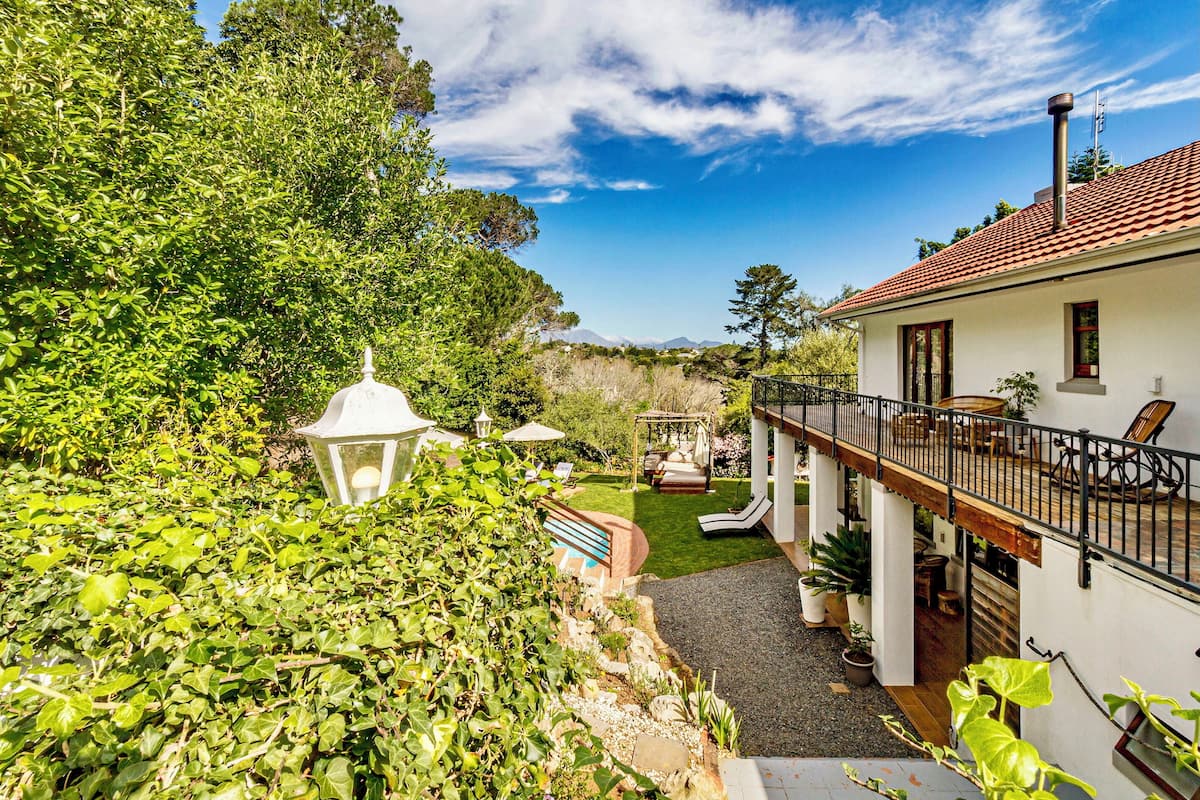 Deluxe Cottage, 2 Bedrooms, Kitchen, Pool View | 2 bedrooms, premium bedding, minibar, in-room safe