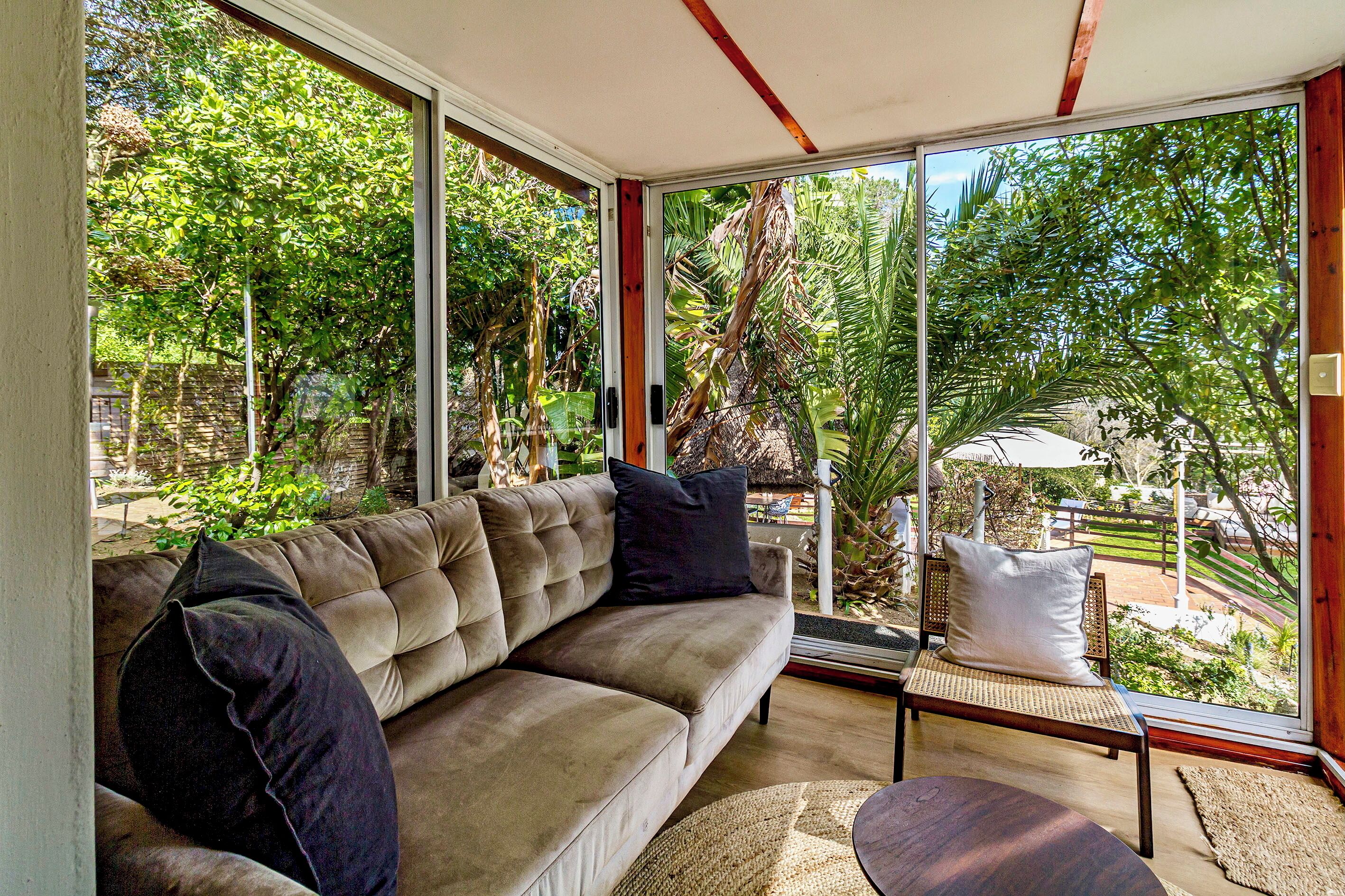 Casa de campo Deluxe, 2 habitaciones, cocina, vistas a la piscina | Ropa de cama de alta calidad, minibar, caja fuerte y cortinas opacas