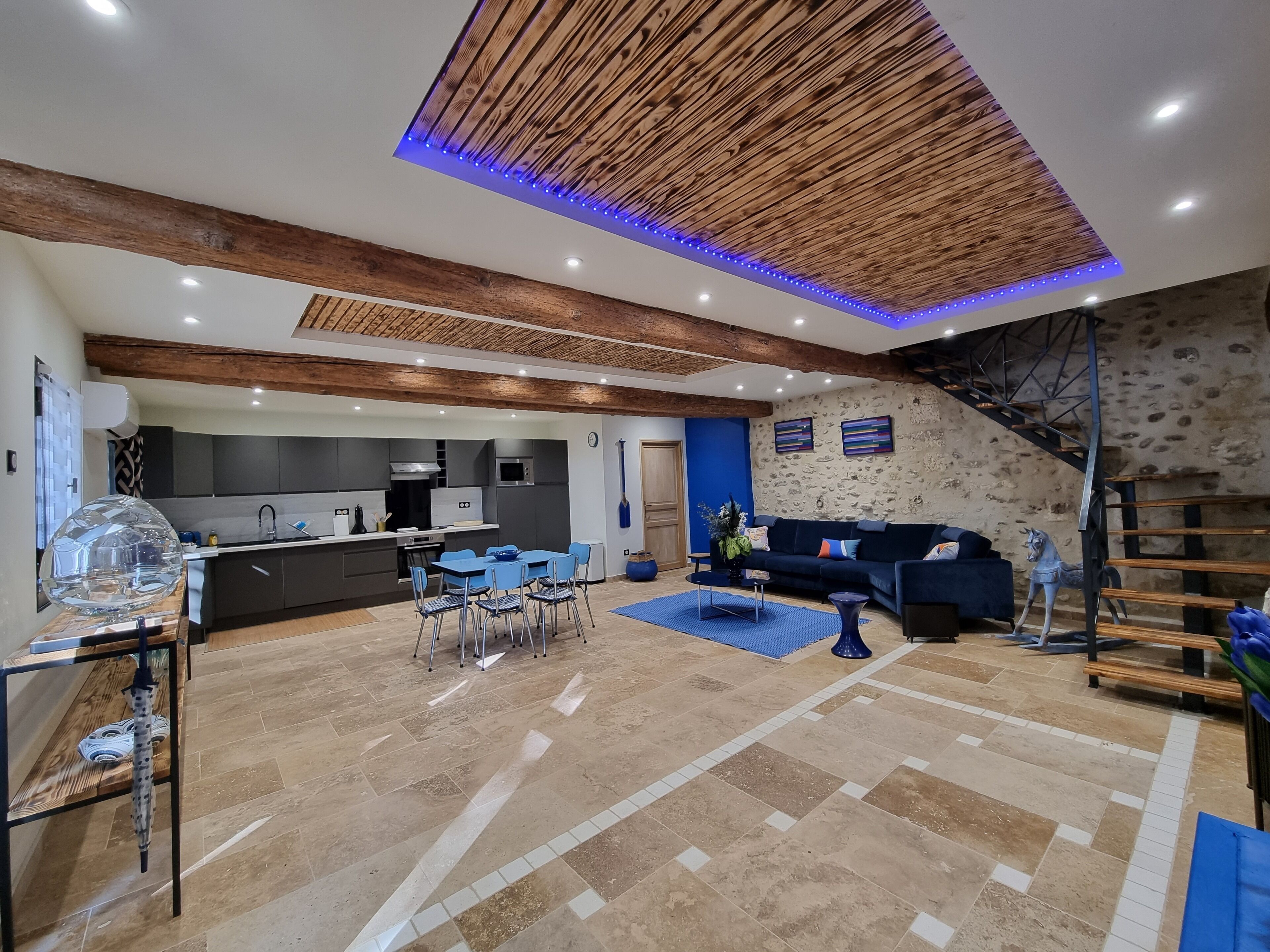 Télévision, baby-foot