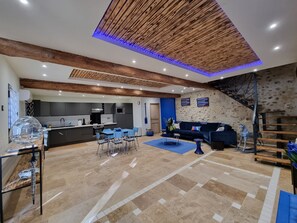 Fernseher, Tischfußball