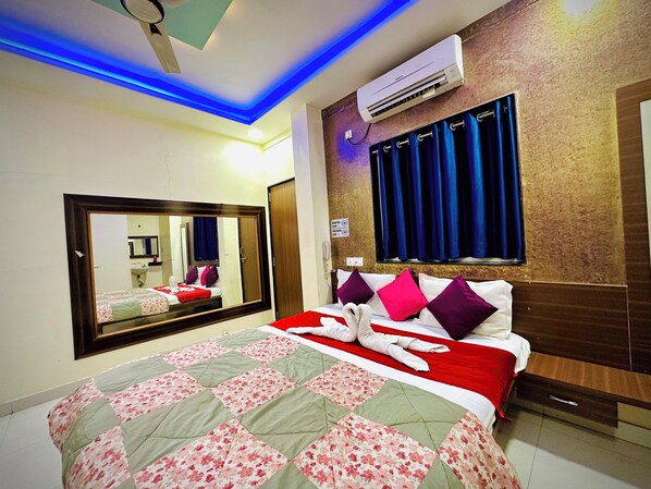 Deluxe Double Room, Balcony, Mountain View | Room amenity