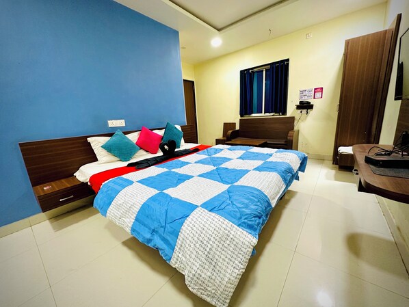 Classic Double Room, Balcony, Mountain View | Room amenity