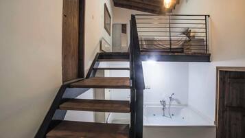 Superior Apartment, Patio | Deep-soaking bathtub