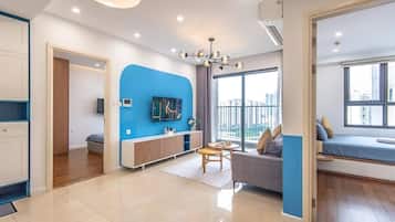 Superior Apartment, 2 Bedrooms, Kitchen, City View | Living area