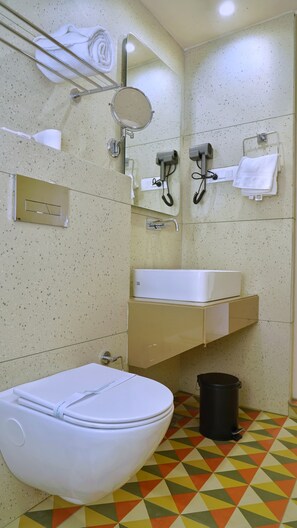淋浴设施、吹风机、毛巾、肥皂